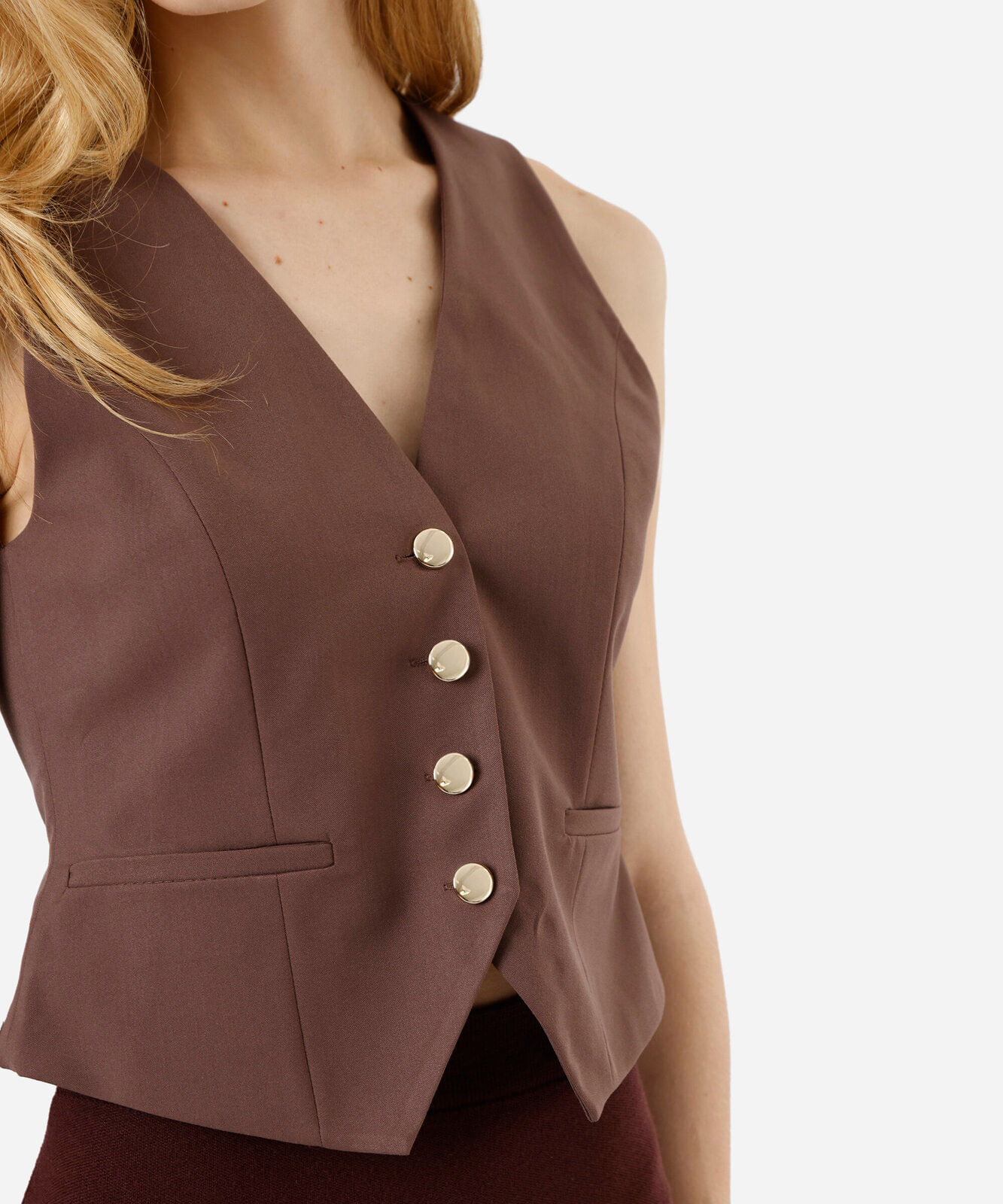colete de alfaiataria feminino decote v marrom