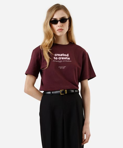 camiseta oversized feminina de algodão estampada vinho