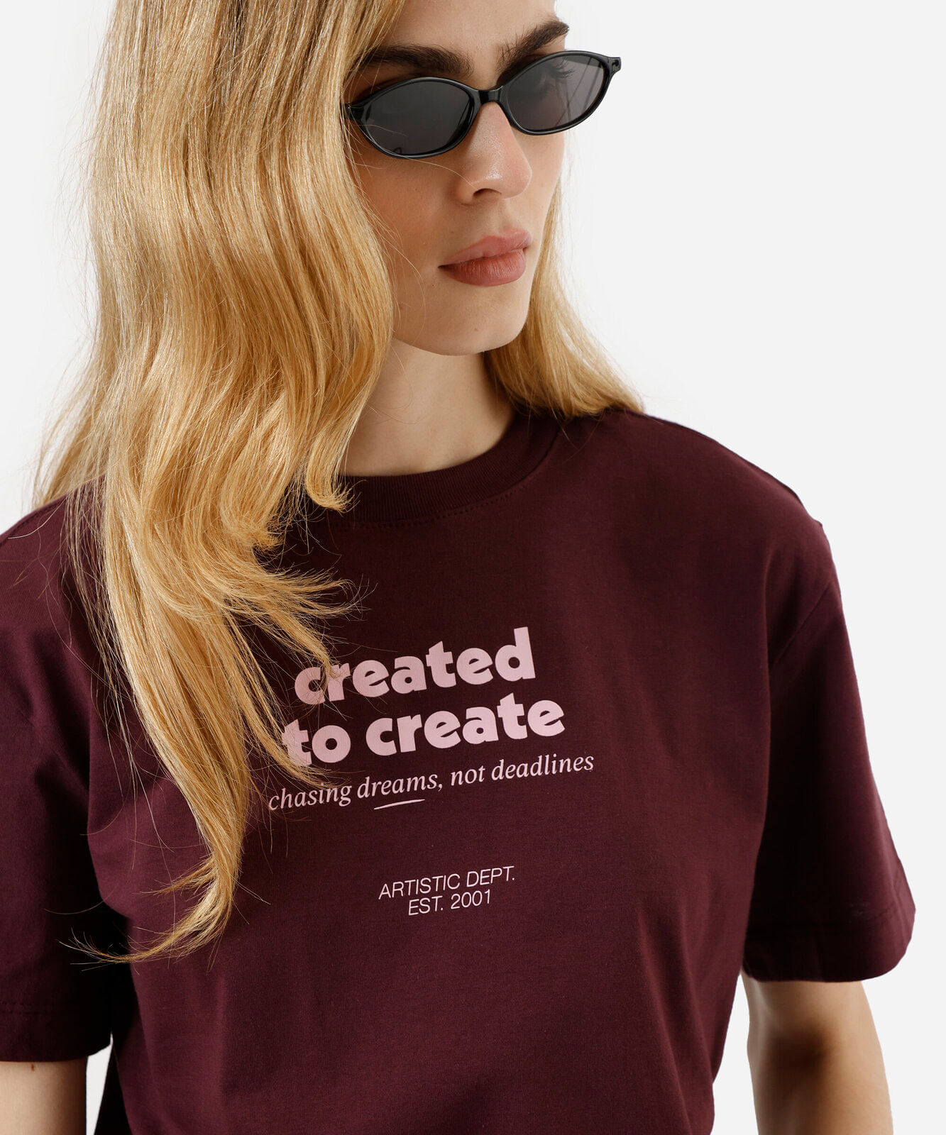 camiseta oversized feminina de algodão estampada vinho