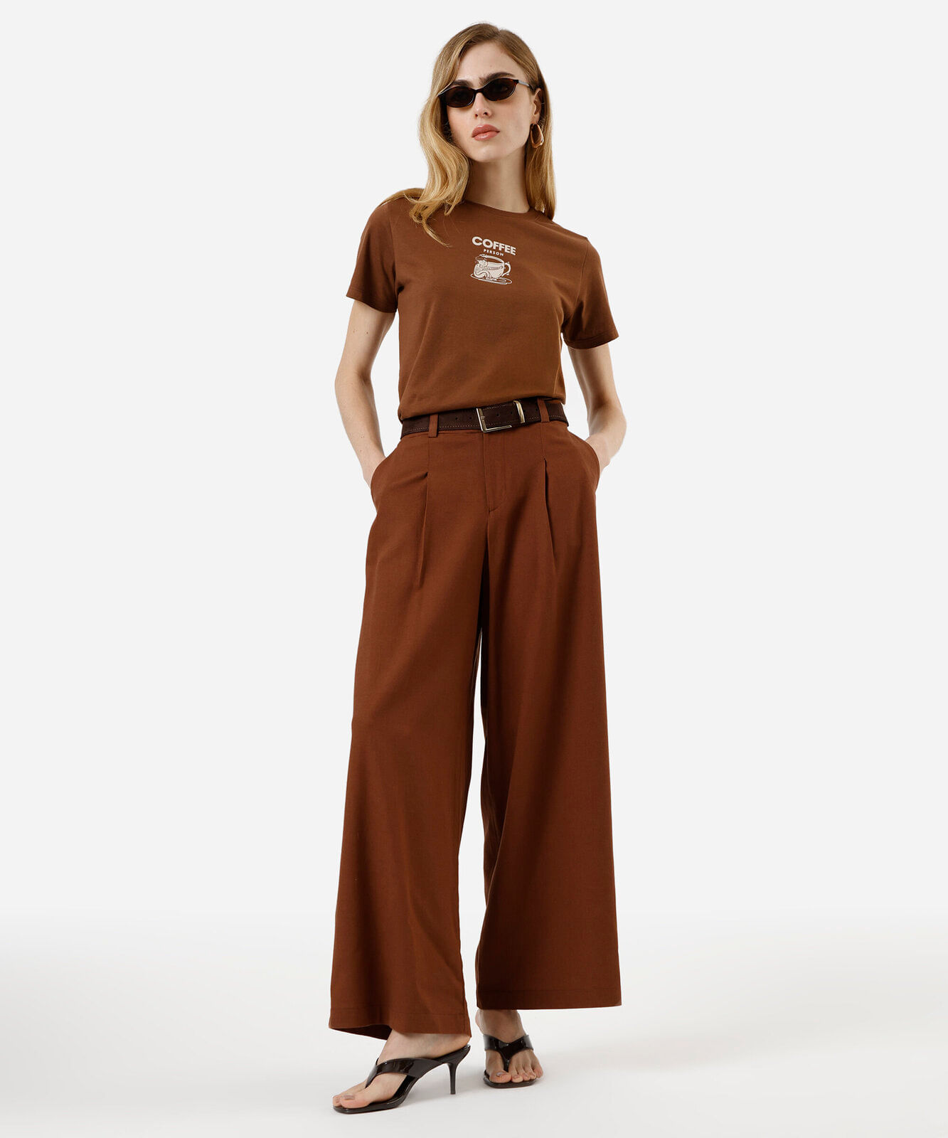 camiseta feminina de algodão estampada marrom