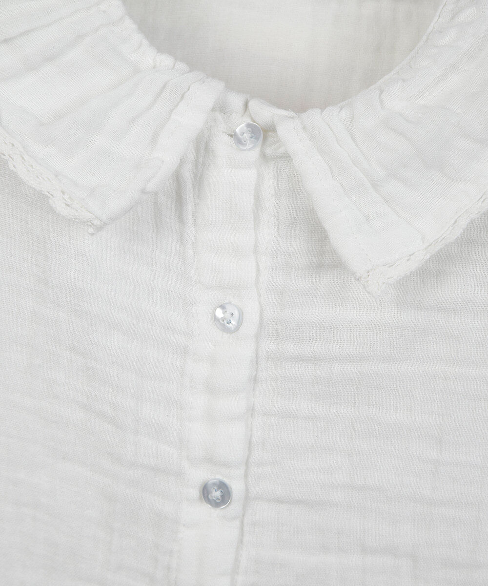 camisa infantil gola peter pan manga bufante texturizada off white