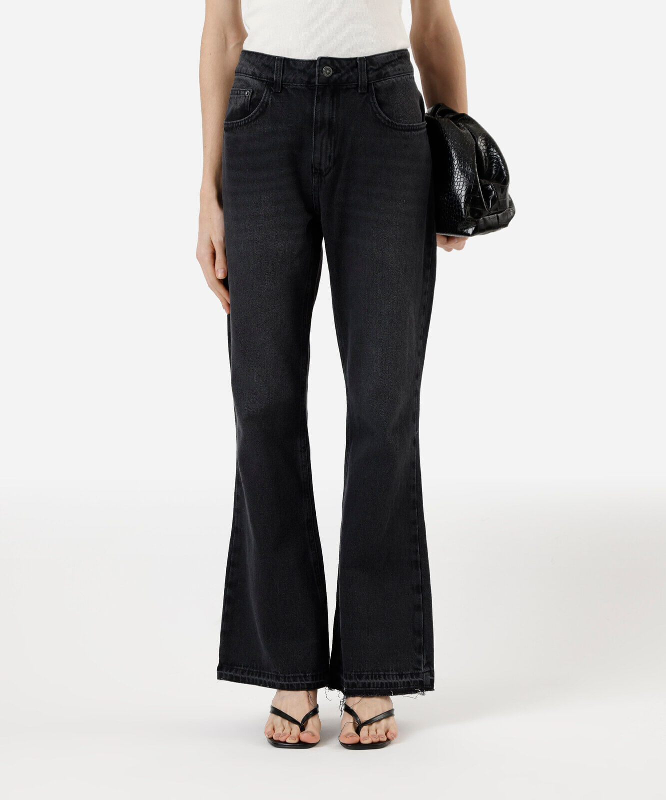 calça flare feminina jeans barra a fio cintura média preta