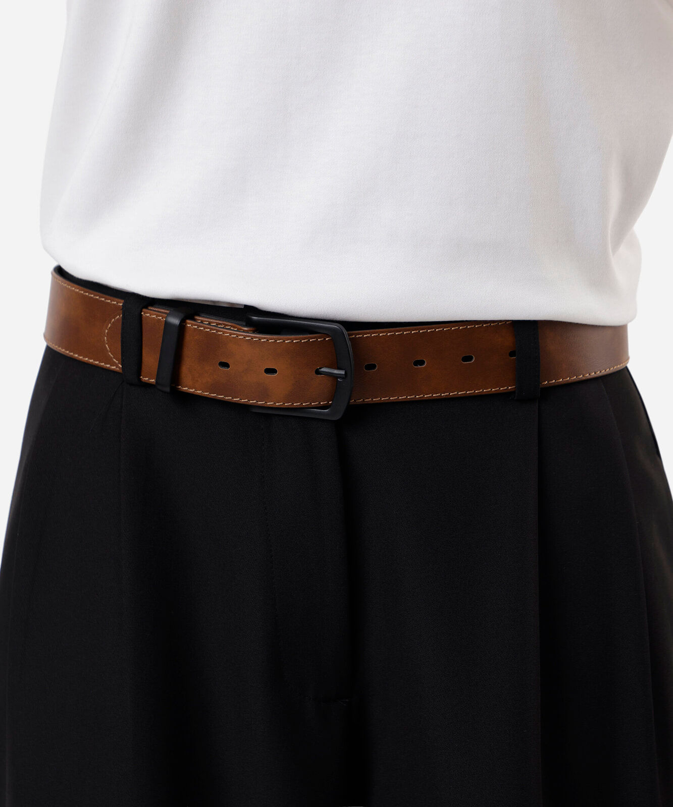 cinto de poliuretano com fivela marrom médio