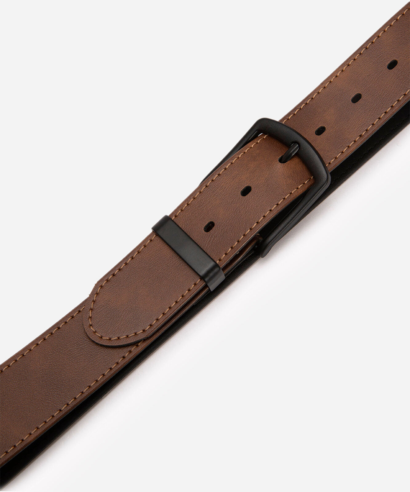 cinto de poliuretano com fivela marrom médio