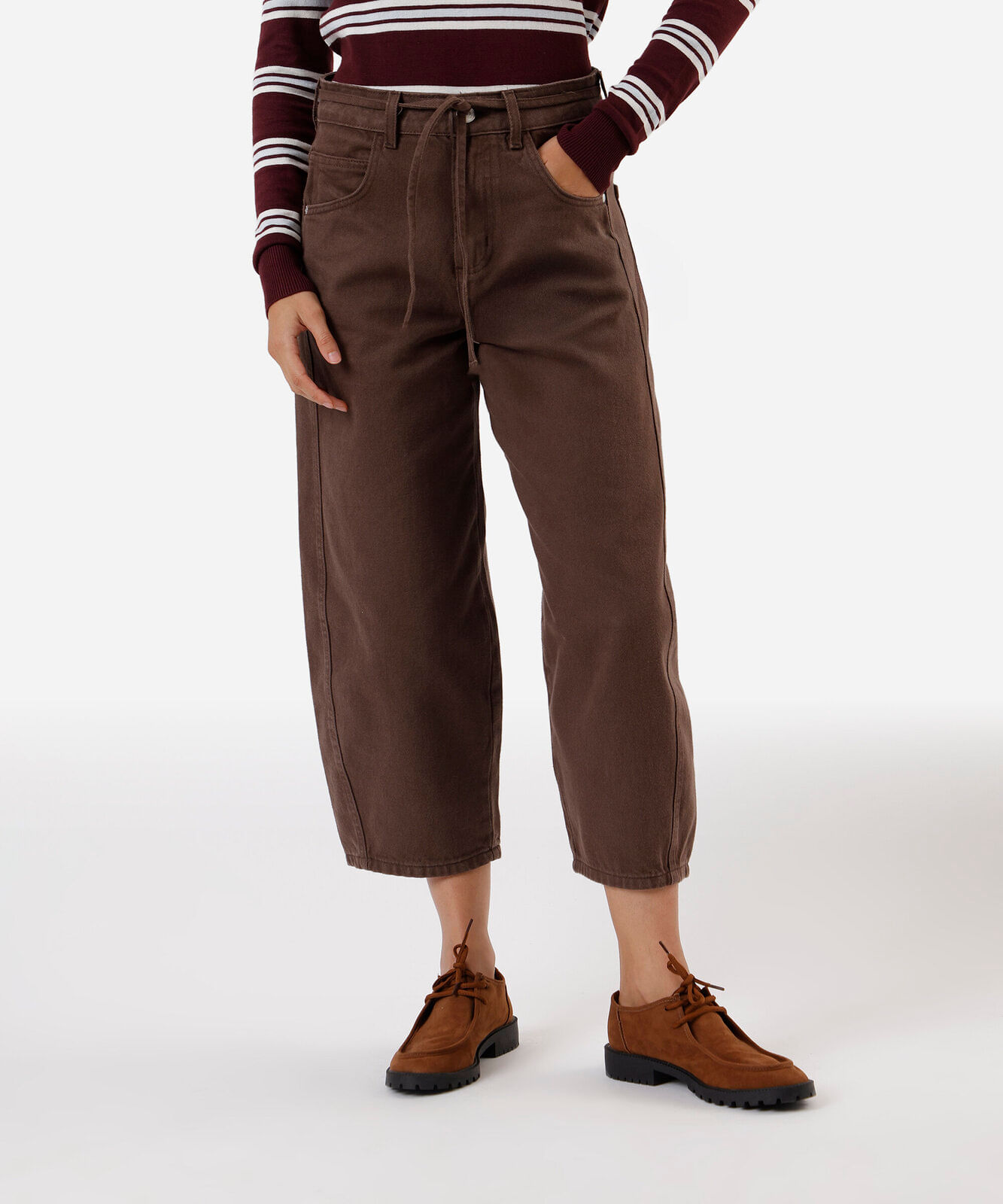 calça balloon feminina de sarja com cordão cintura média marrom