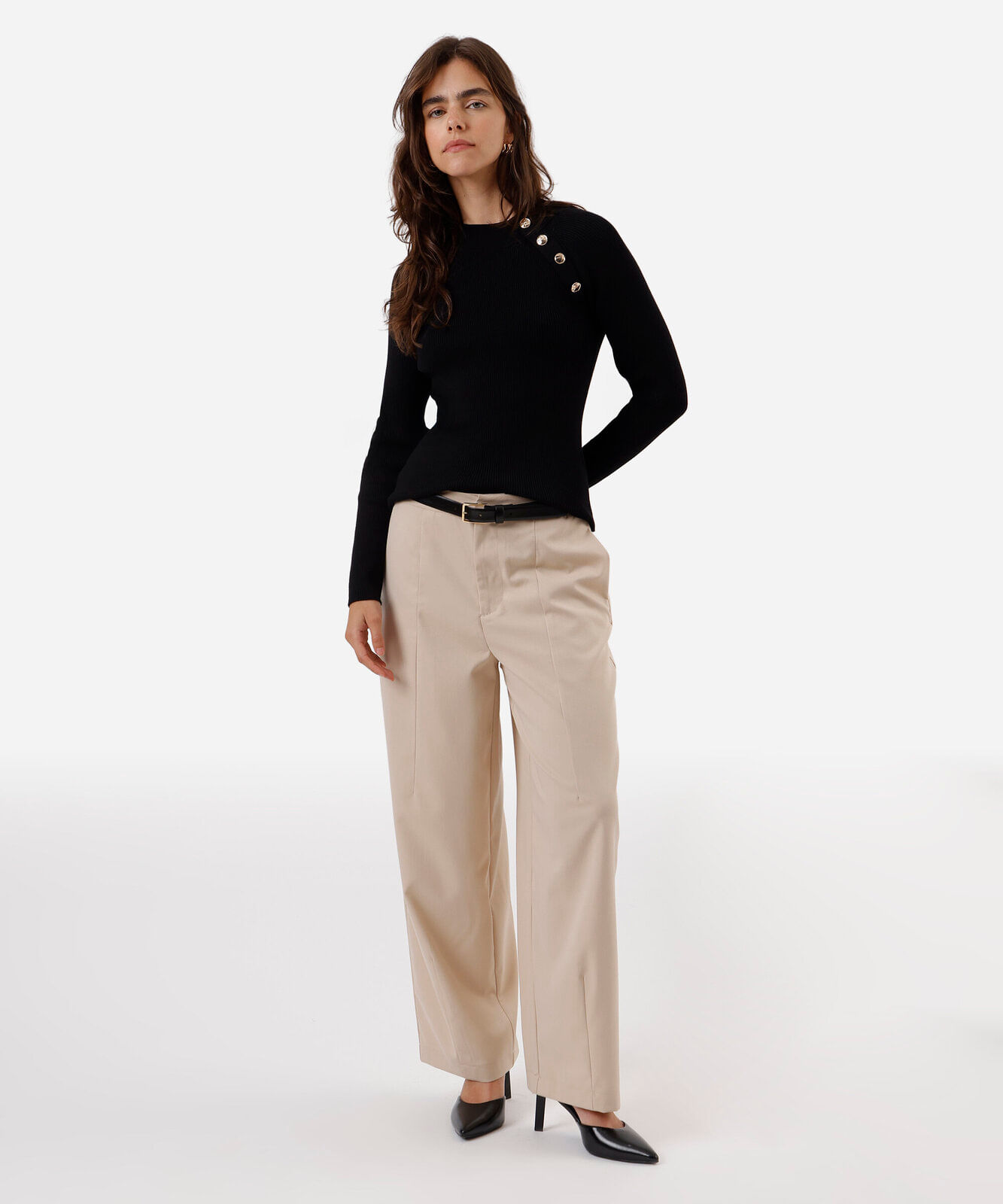 suéter feminino de tricot com botões canelado preto