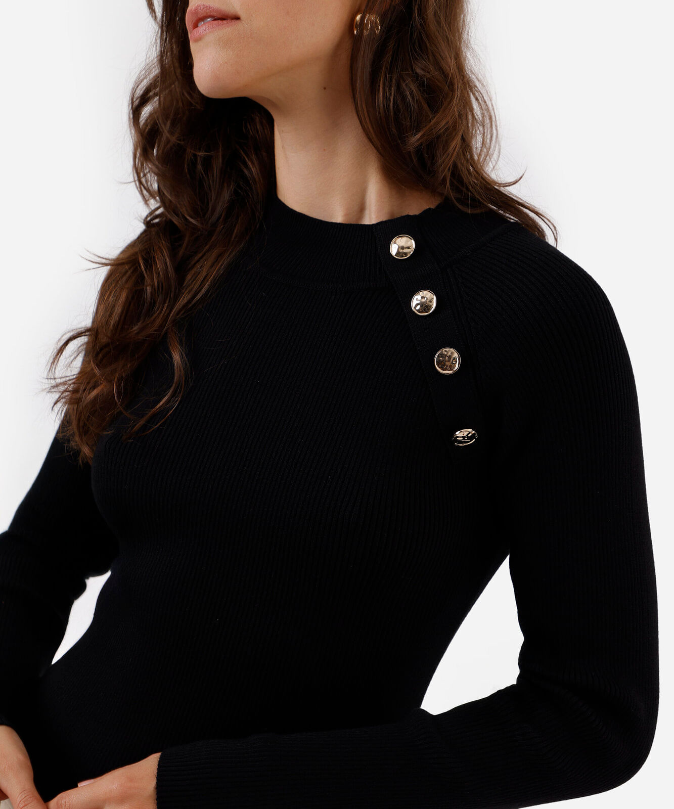 suéter feminino de tricot com botões canelado preto