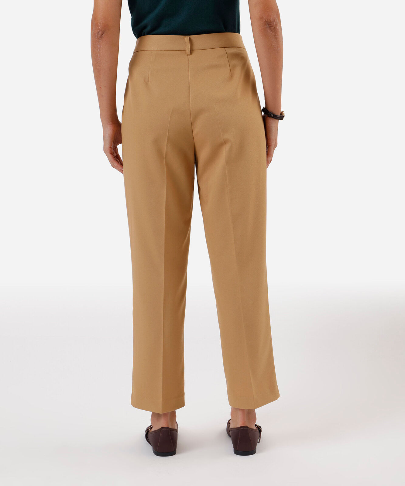 calça reta de alfaiataria feminina cropped bege