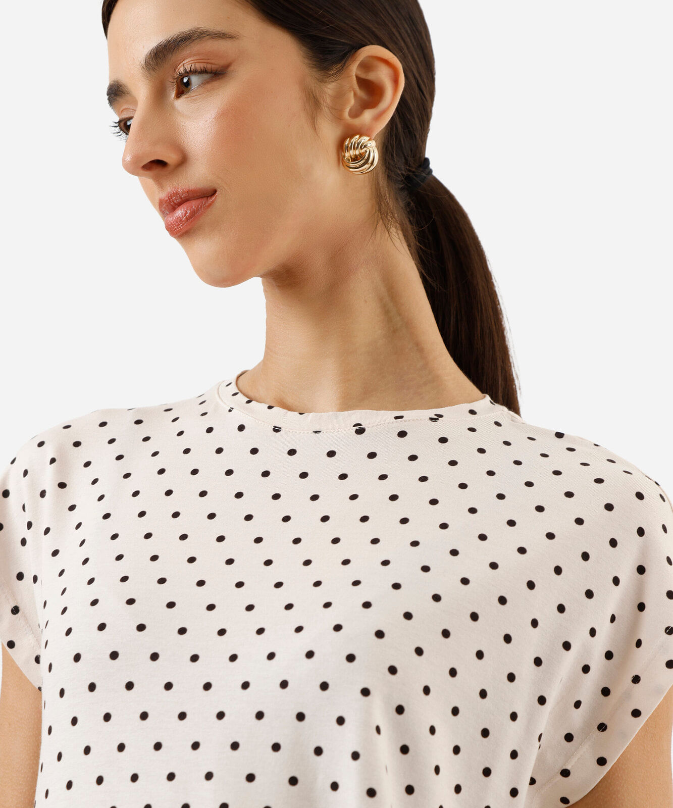 blusa feminina de viscose manga curta poá off white
