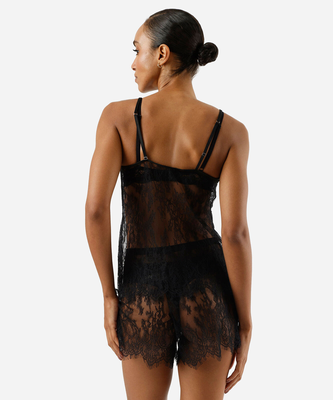 pijama short doll feminino de renda floral preto