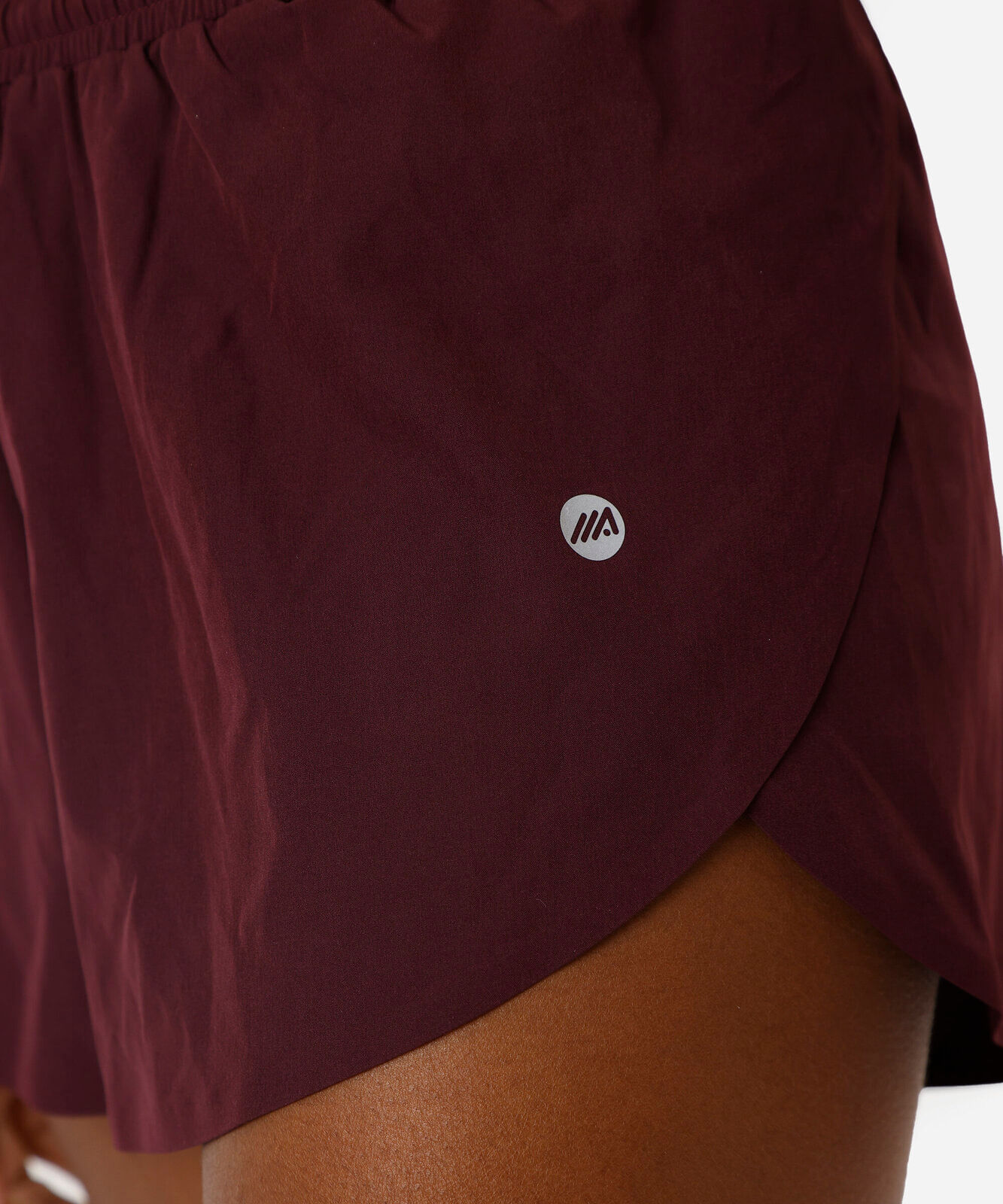 short feminino esportivo com recortes vinho