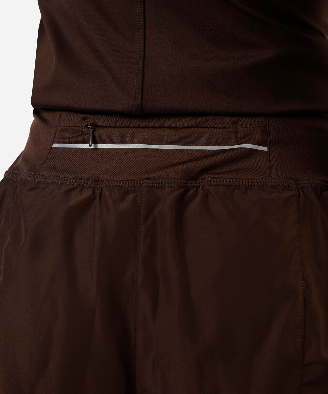 short running com forro e bolso esportivo marrom