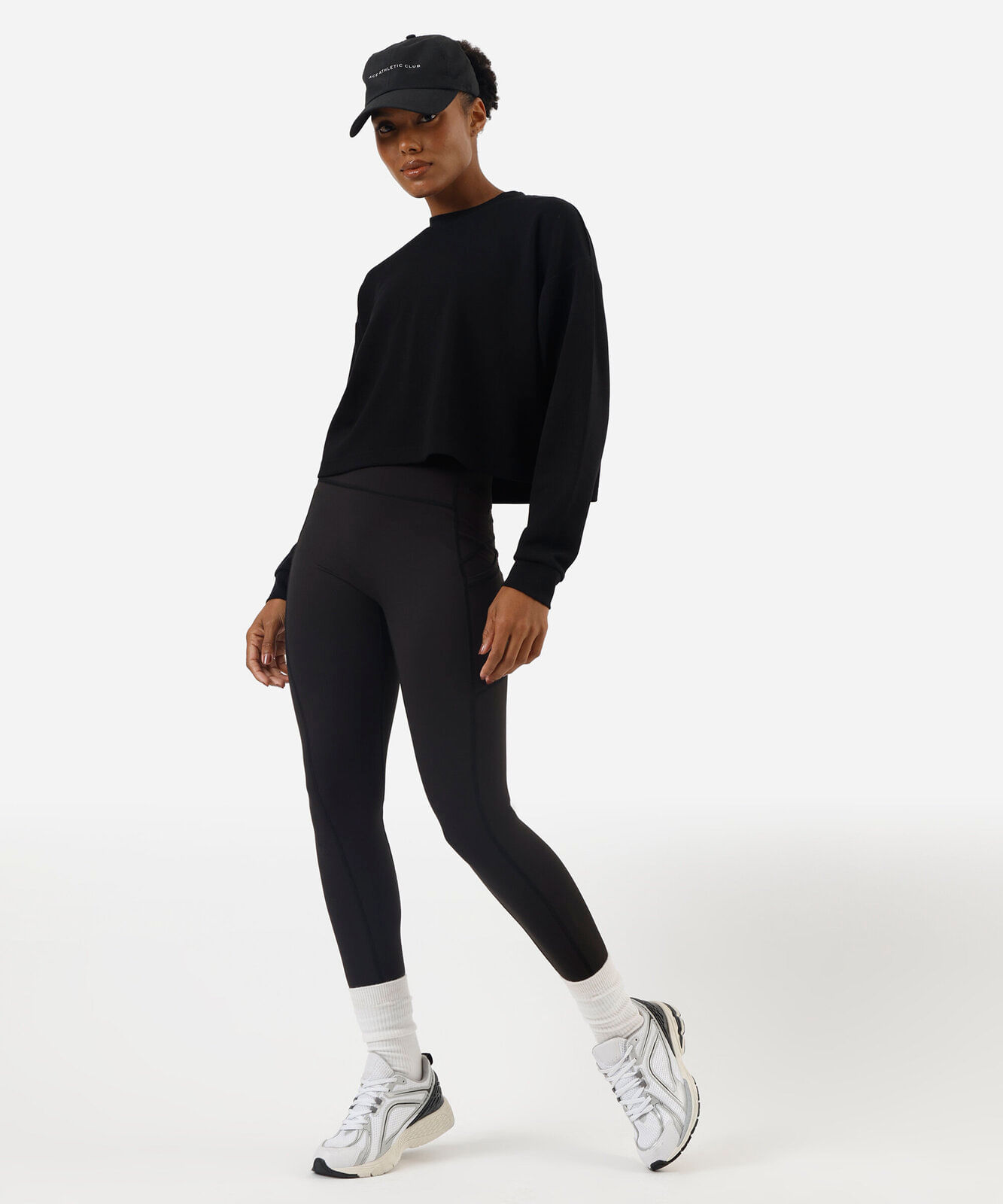 blusão cropped feminino gola redonda esportivo preto