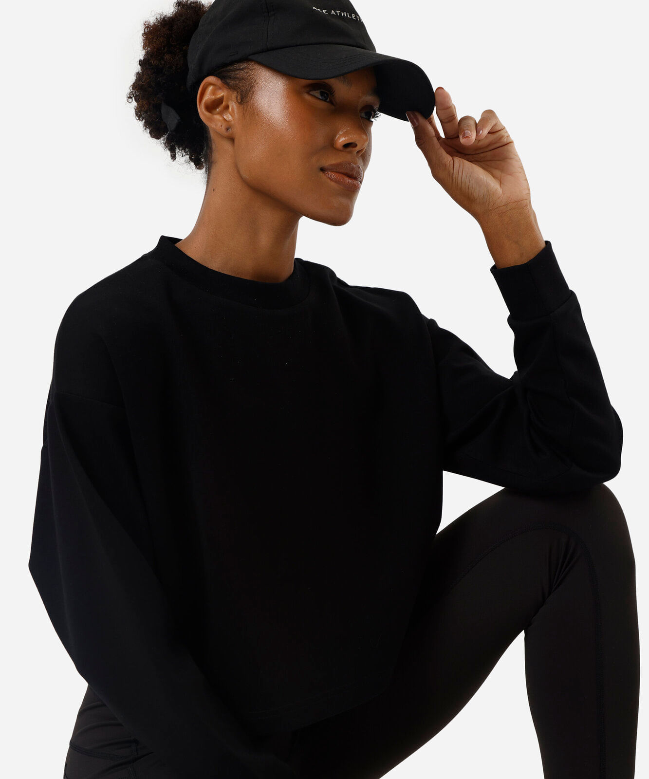 blusão cropped feminino gola redonda esportivo preto