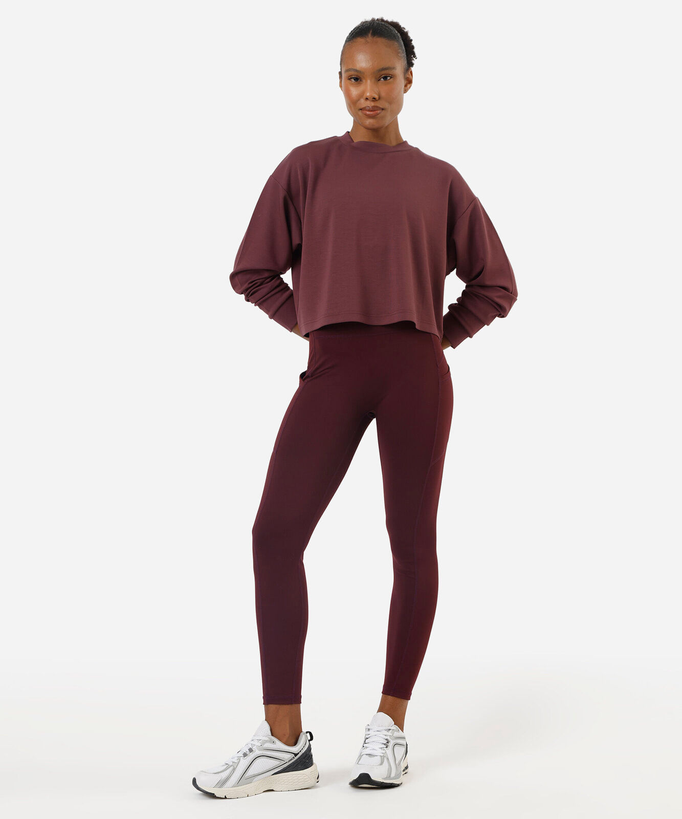 blusão cropped feminino gola redonda esportivo vinho