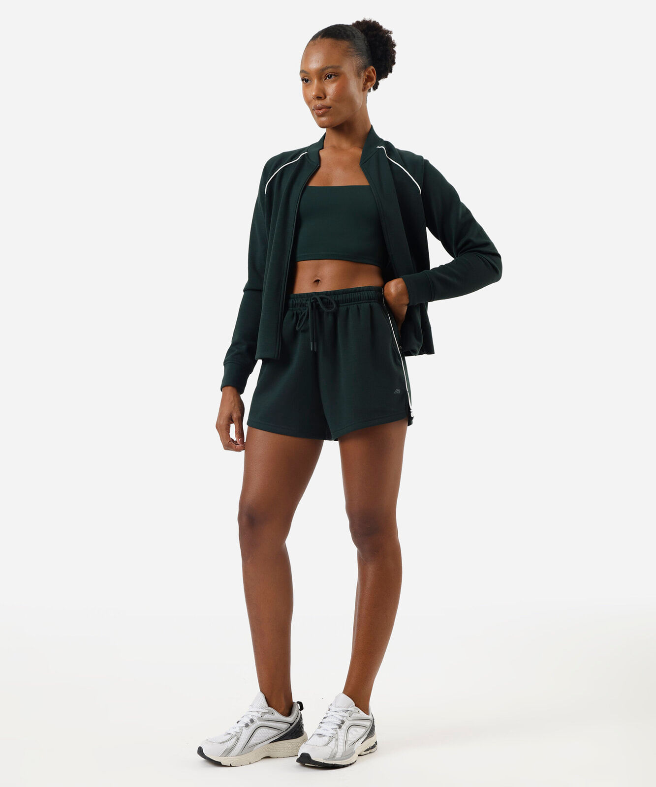 bermuda feminina esportiva com nervuras verde