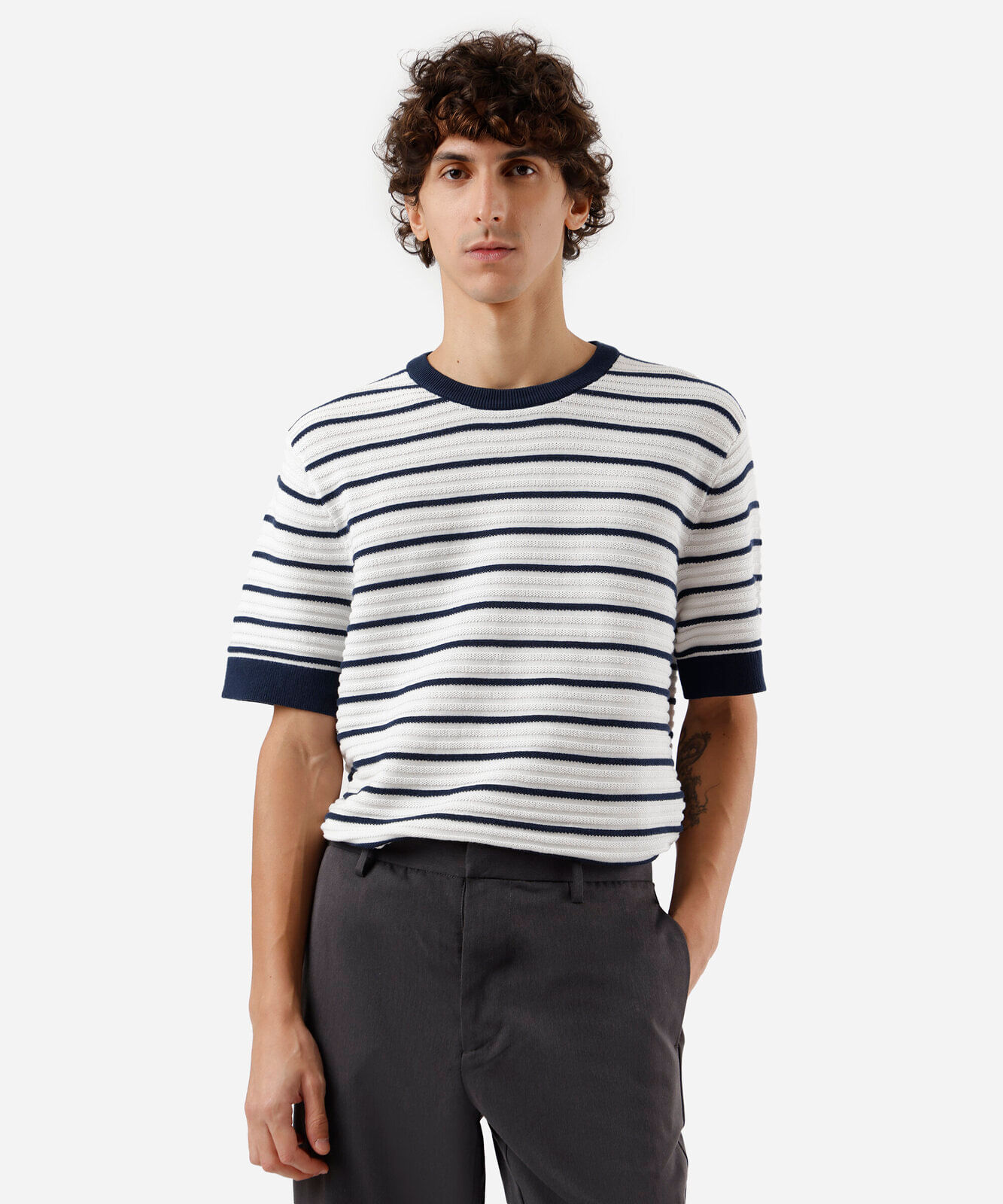 camiseta masculina de tricot listrada off white