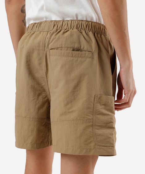 short cargo texturizado com cordão bege