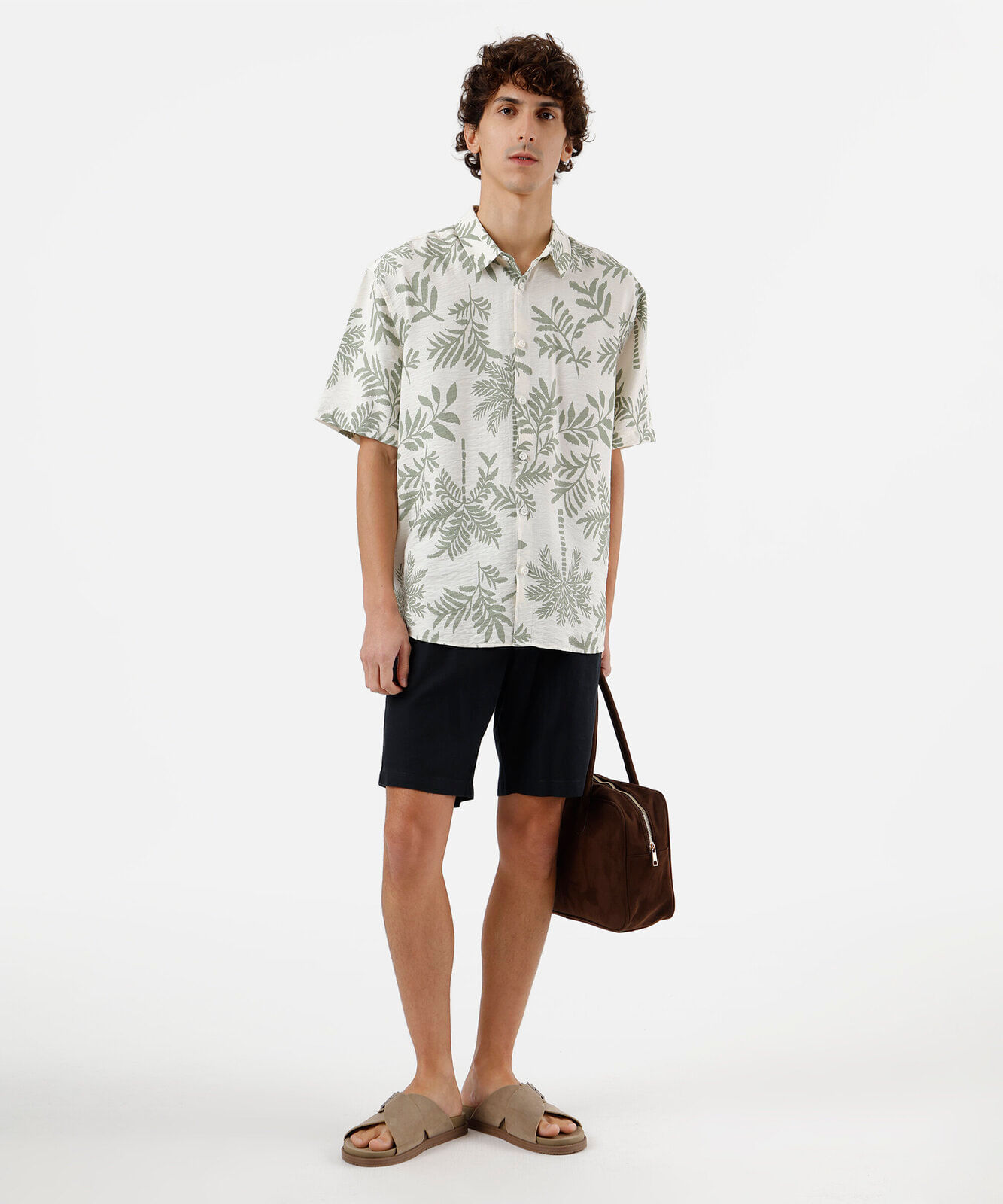 camisa masculina com viscose folhagens manga curta off white
