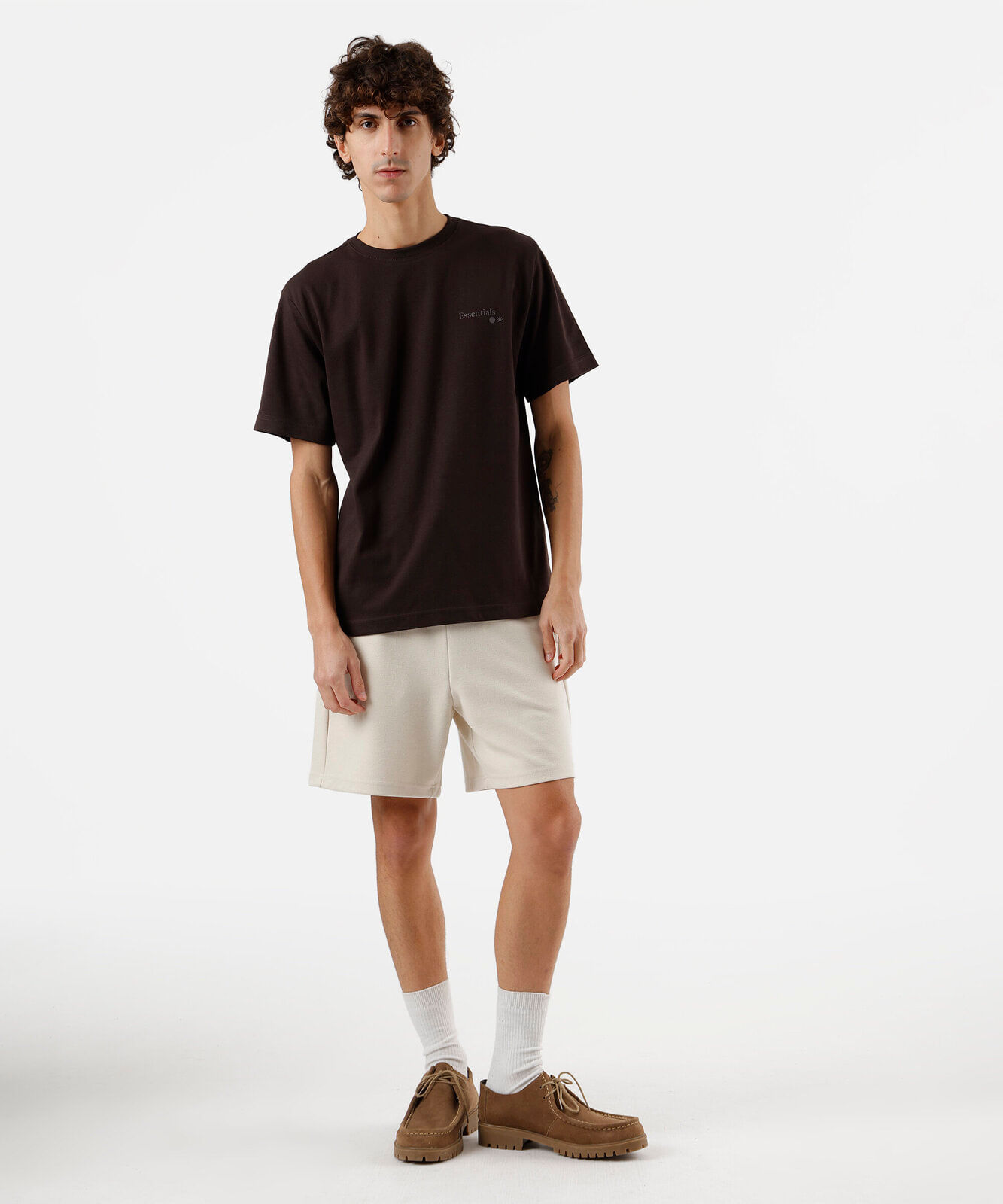 camiseta masculina com algodão manga curta floral marrom