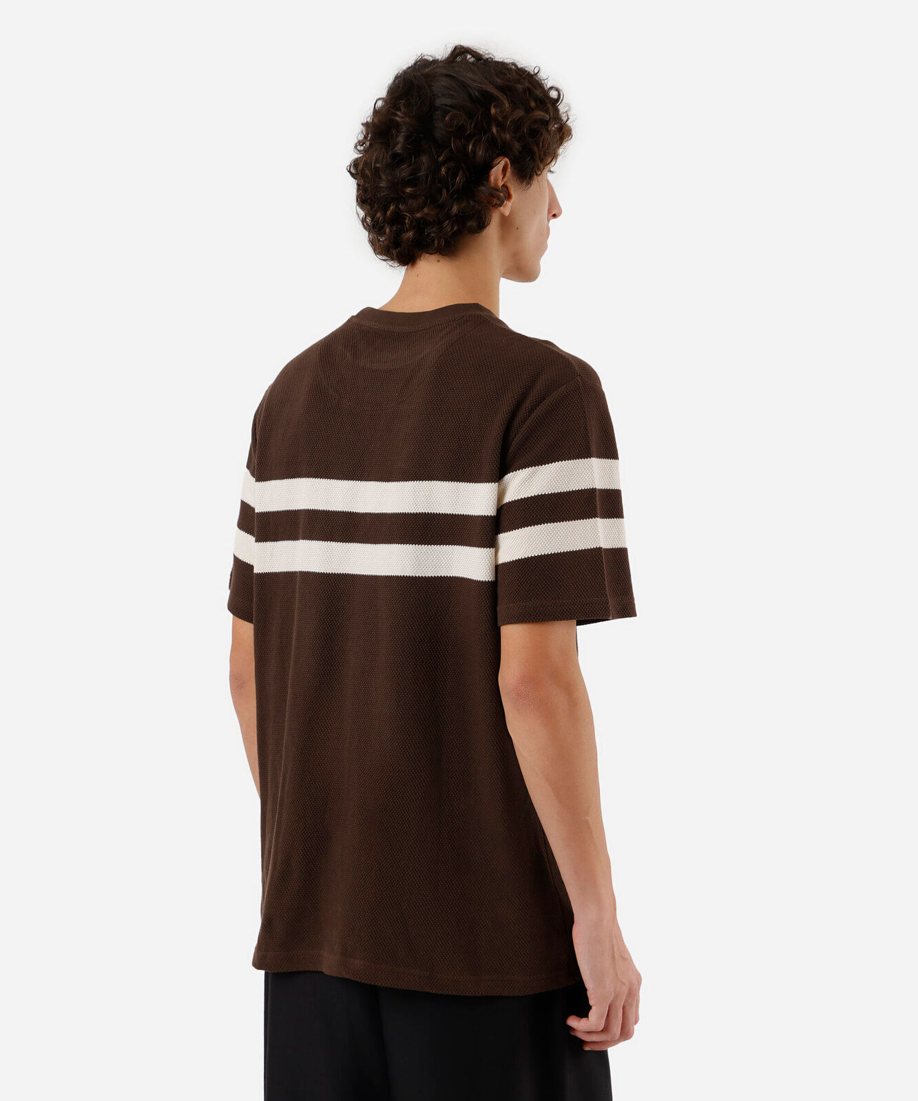 camiseta masculina de algodão manga curta listrada texturizada marrom