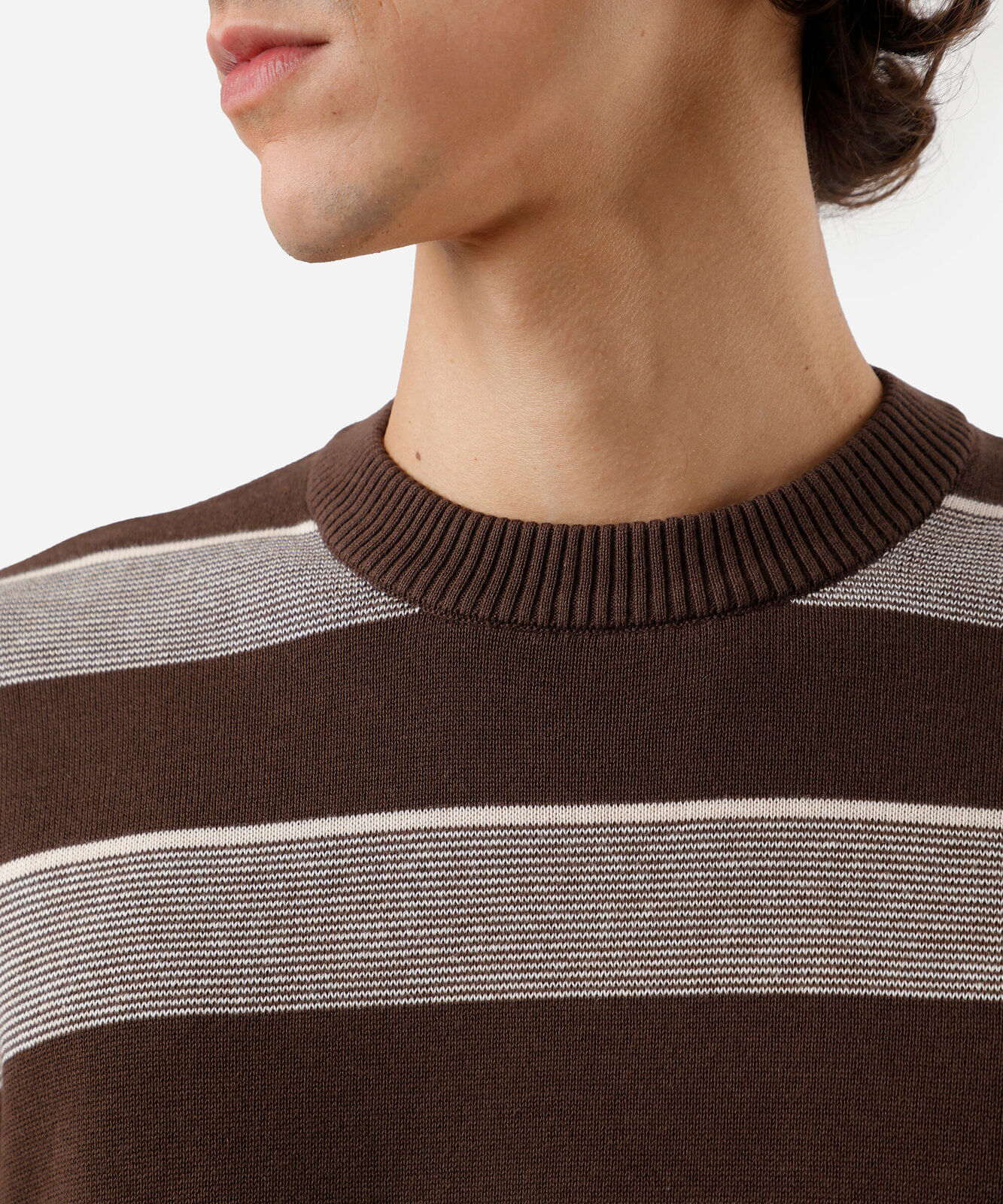 suéter masculino de tricot gola redonda manga longa listrado marrom