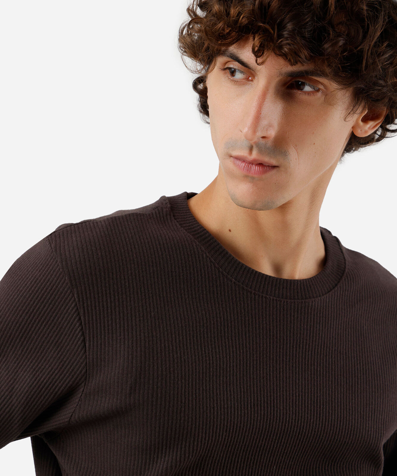camiseta slim fit masculina de algodão manga longa canelada marrom