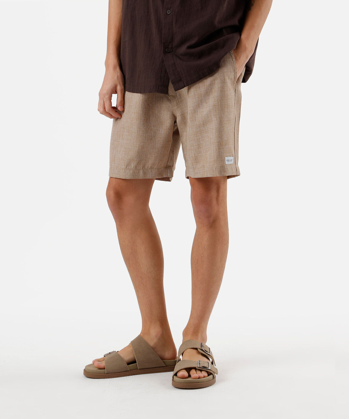 short masculino relaxed de sarja marrom