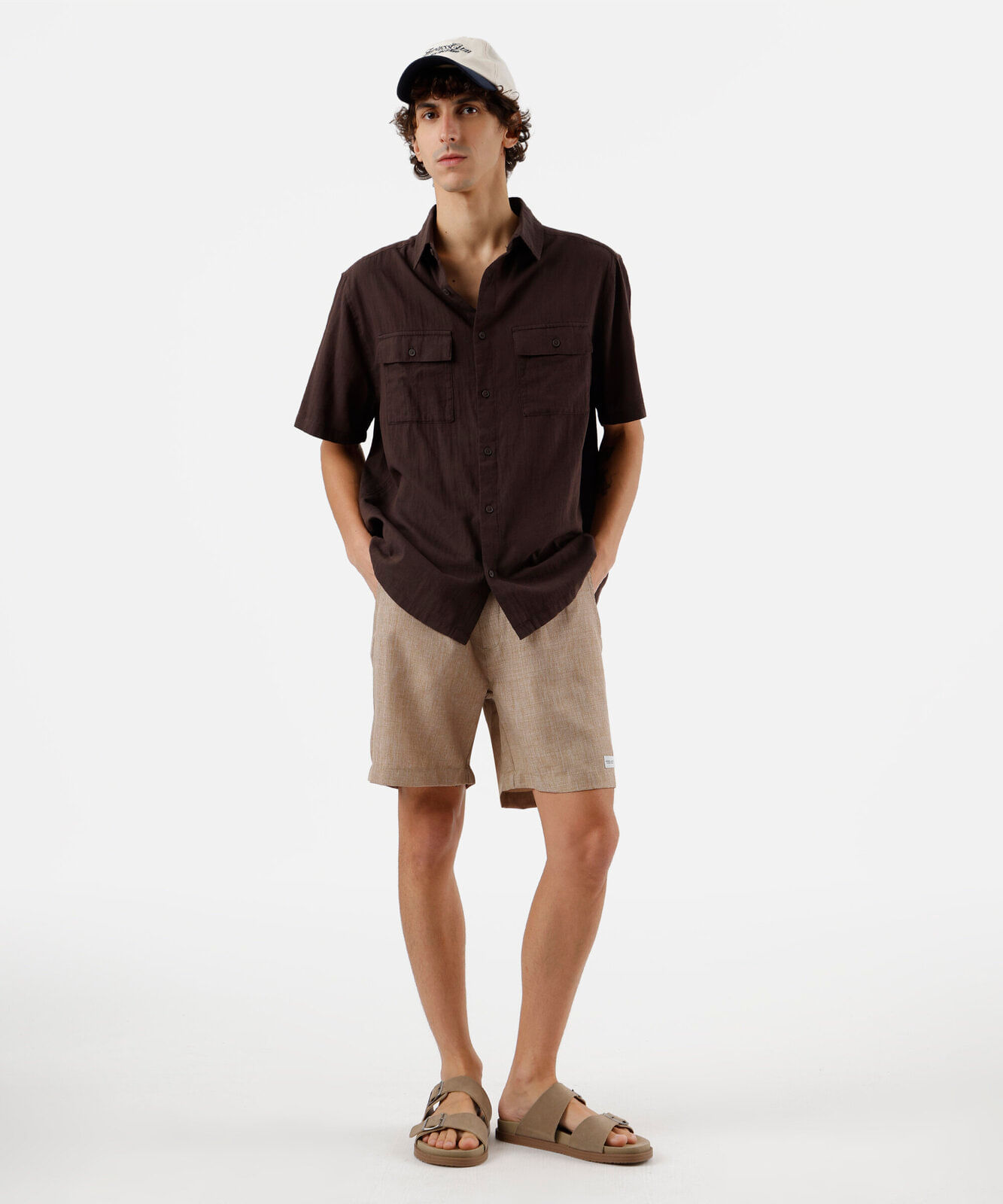 short masculino relaxed de sarja marrom