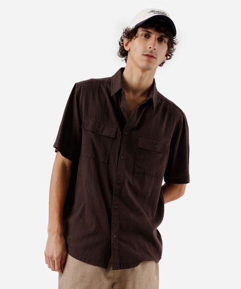 camisa masculina de algodão manga curta com bolsos marrom