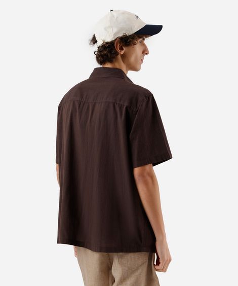 camisa masculina de algodão manga curta com bolsos marrom