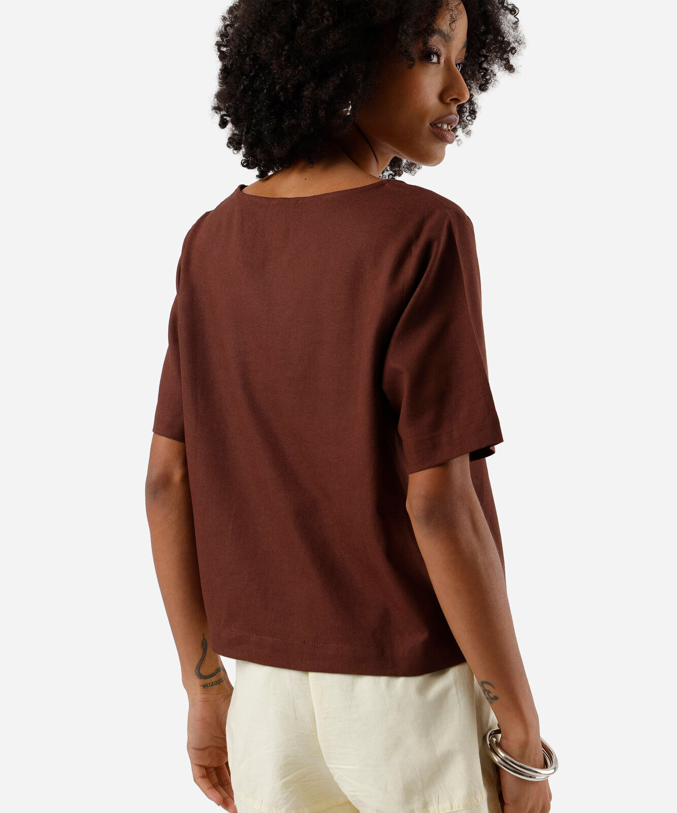 blusa feminina com linho decote v marrom