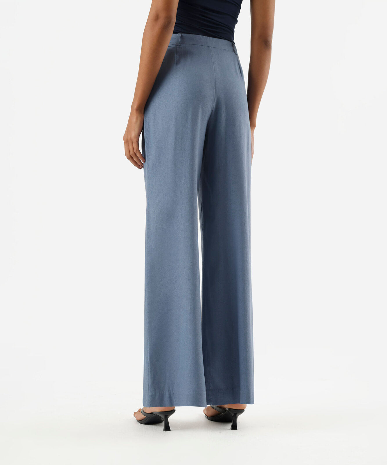 calça wide leg de alfaiataria feminina com linho e pregas azul