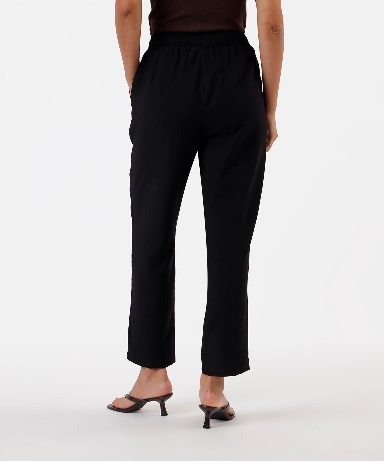 calça feminina reta com bolso faca preta
