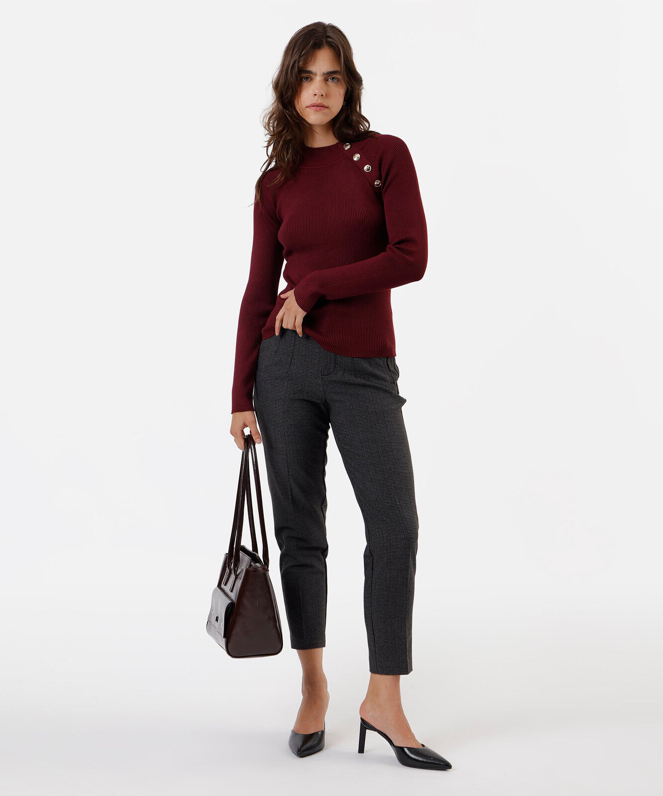 suéter feminino de tricot com botões canelado vinho
