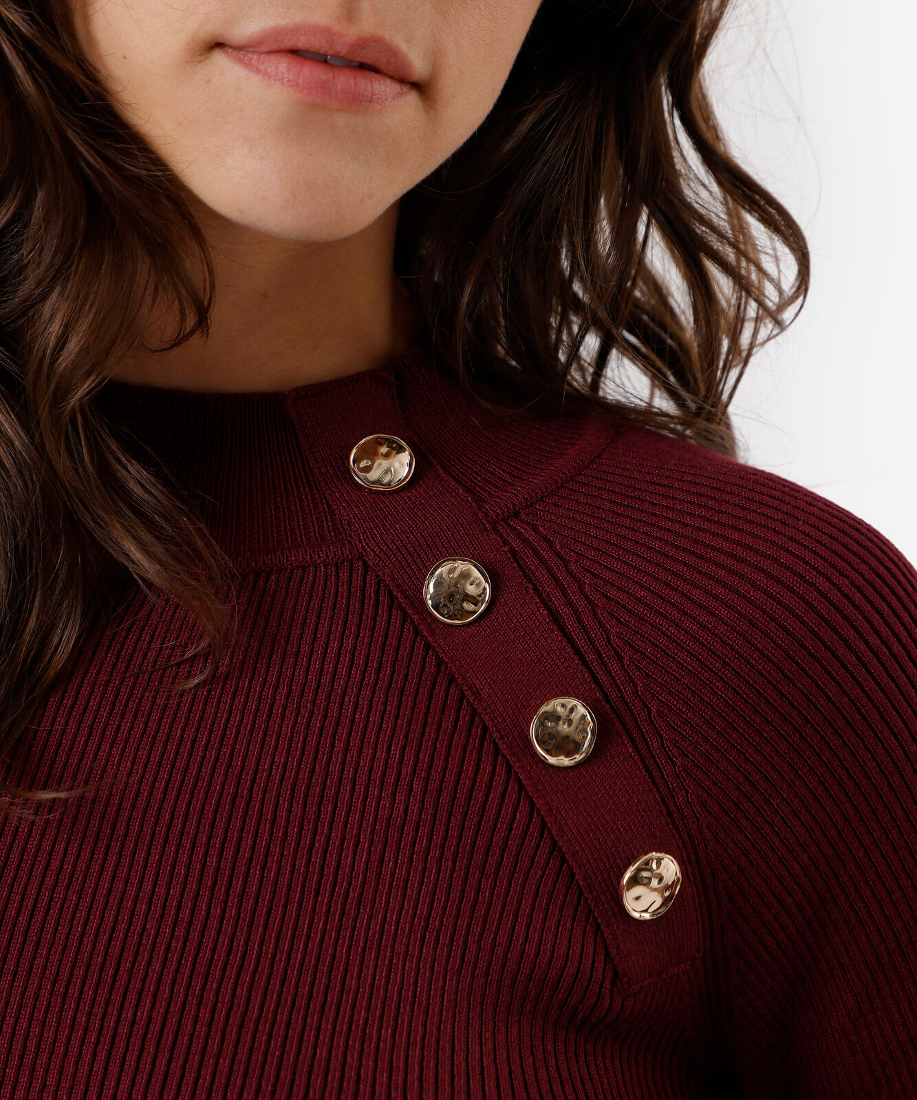 suéter feminino de tricot com botões canelado vinho