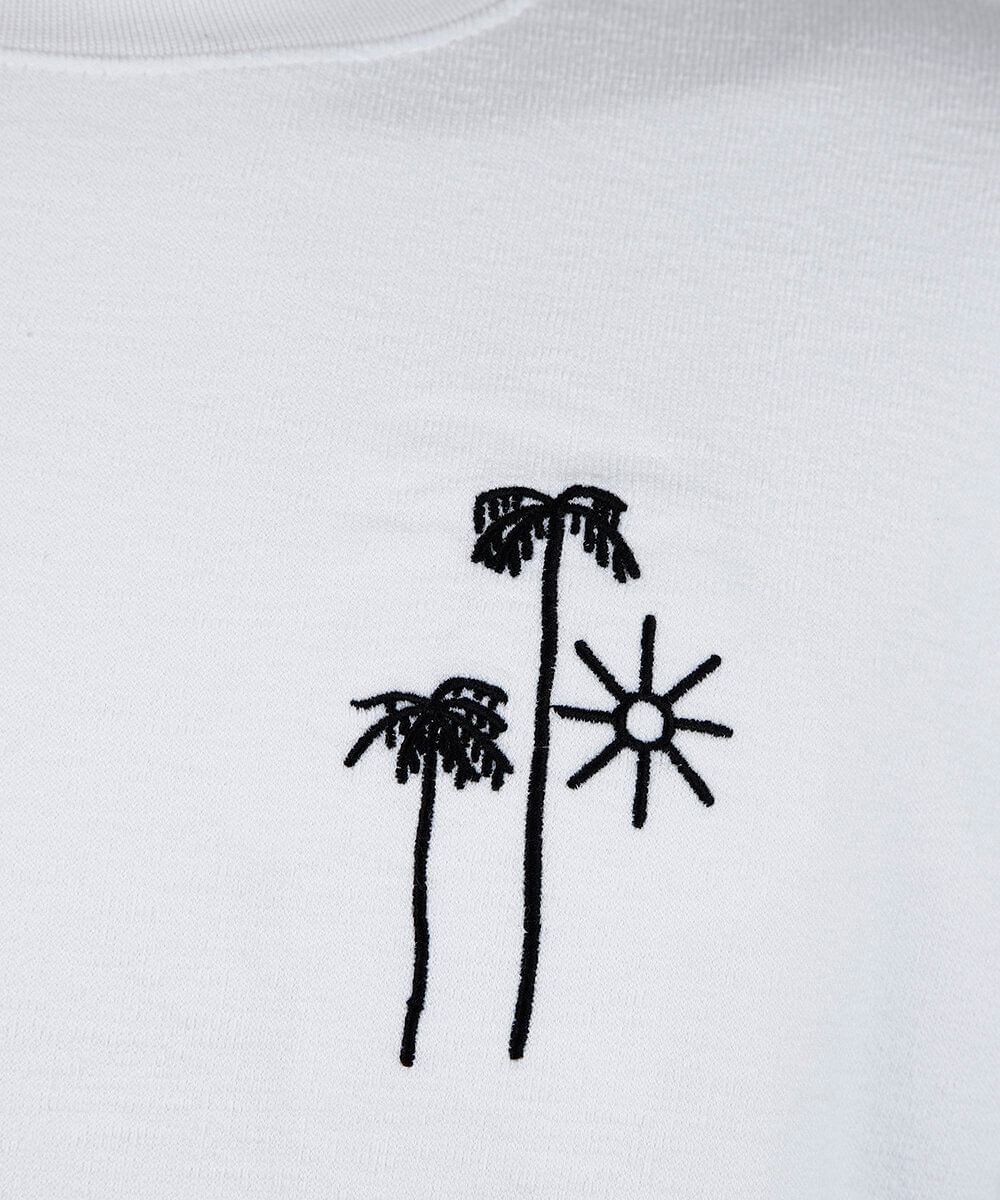 camiseta juvenil oversized bordado coqueiro off white