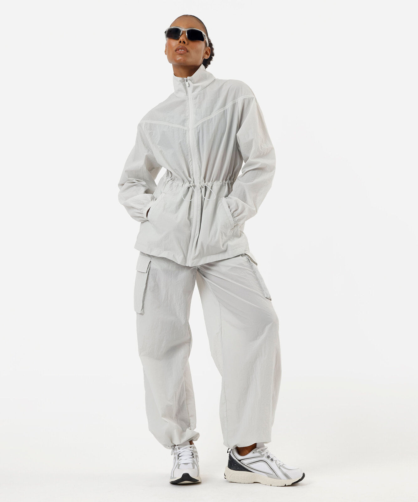 parka feminina esportiva texturizada cinza