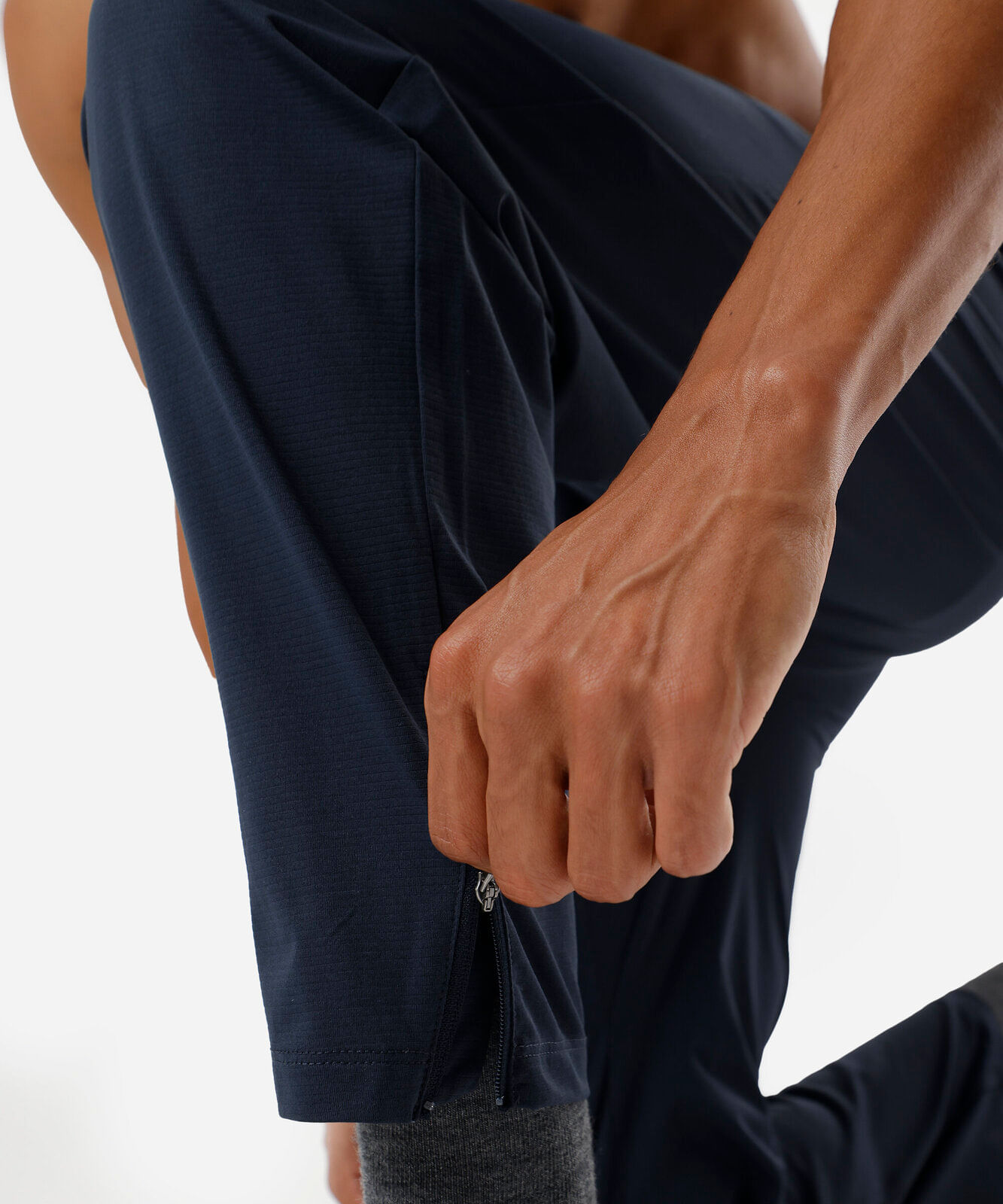 calça reta masculina esportiva com zíper na barra azul