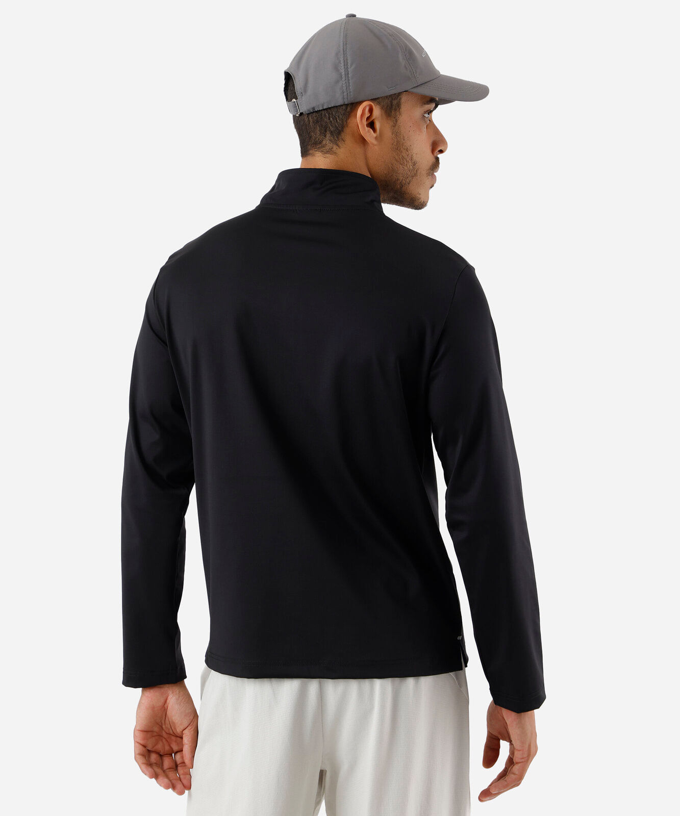 camiseta esportiva masculina de poliamida gola alta com zíper preta