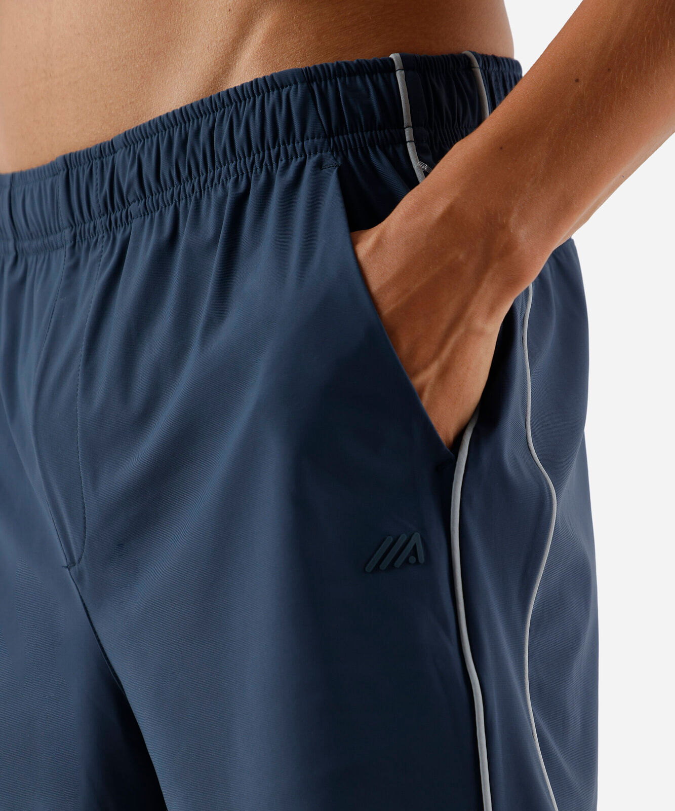 short masculino de poliamida esportivo com recorte e nervuras azul