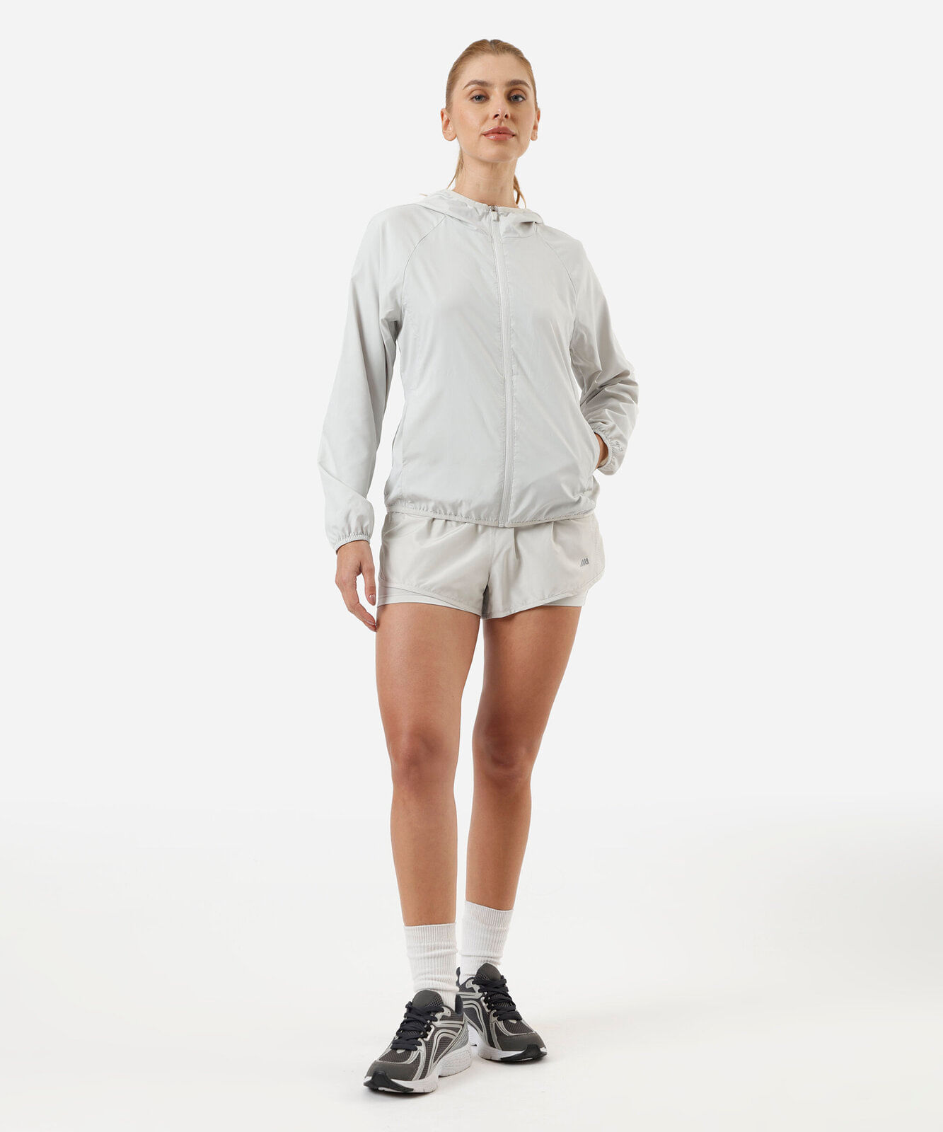 jaqueta feminina corta vento com capuz cinza