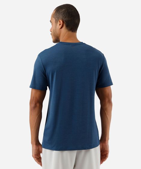camiseta masculina esportiva de poliamida estampada azul