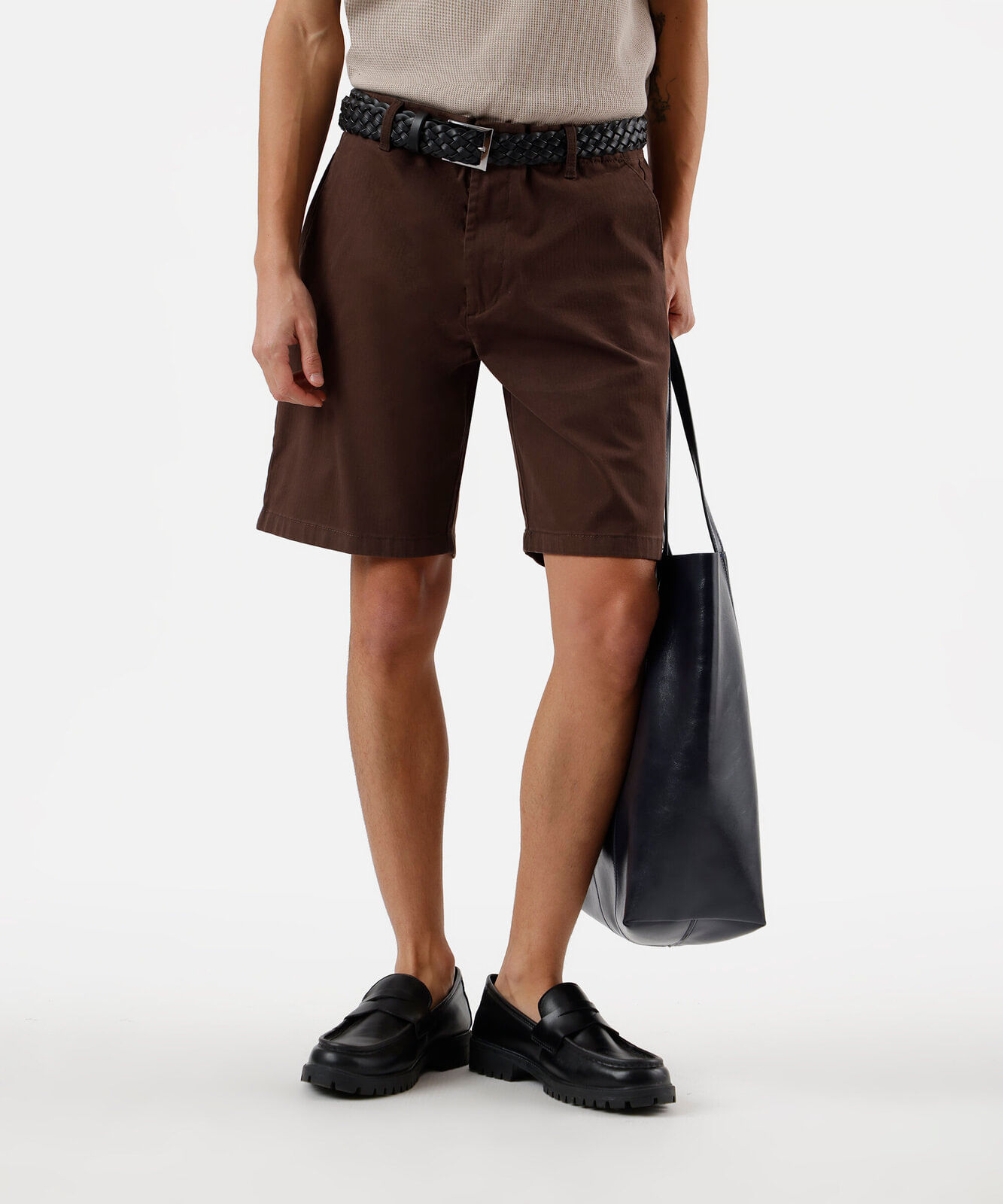 bermuda chino reta masculina de sarja marrom