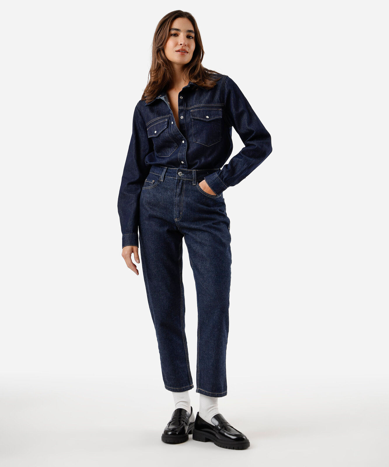 camisa feminina jeans com bolsos manga longa azul