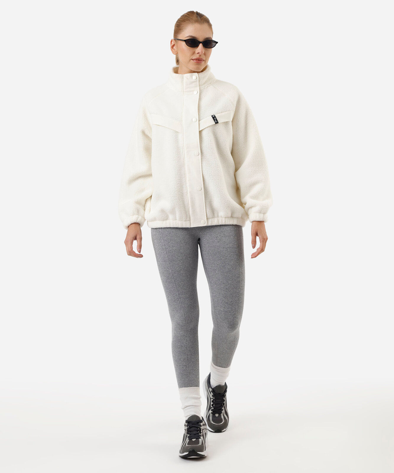 jaqueta bomber feminina de sherpa esportiva off white