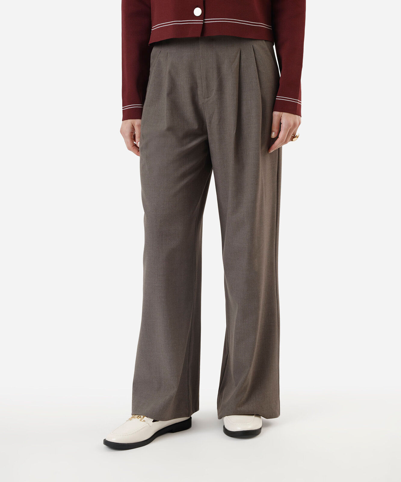 calça de alfaiataria wide leg feminina com pregas marrom