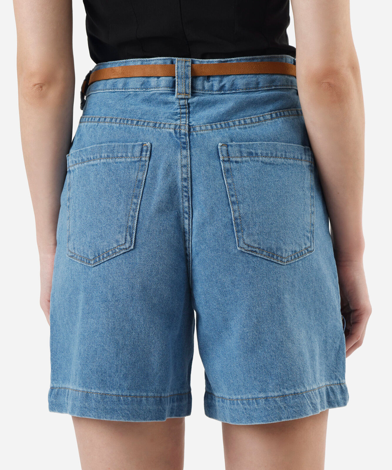 bermuda reta feminina jeans com cinto azul
