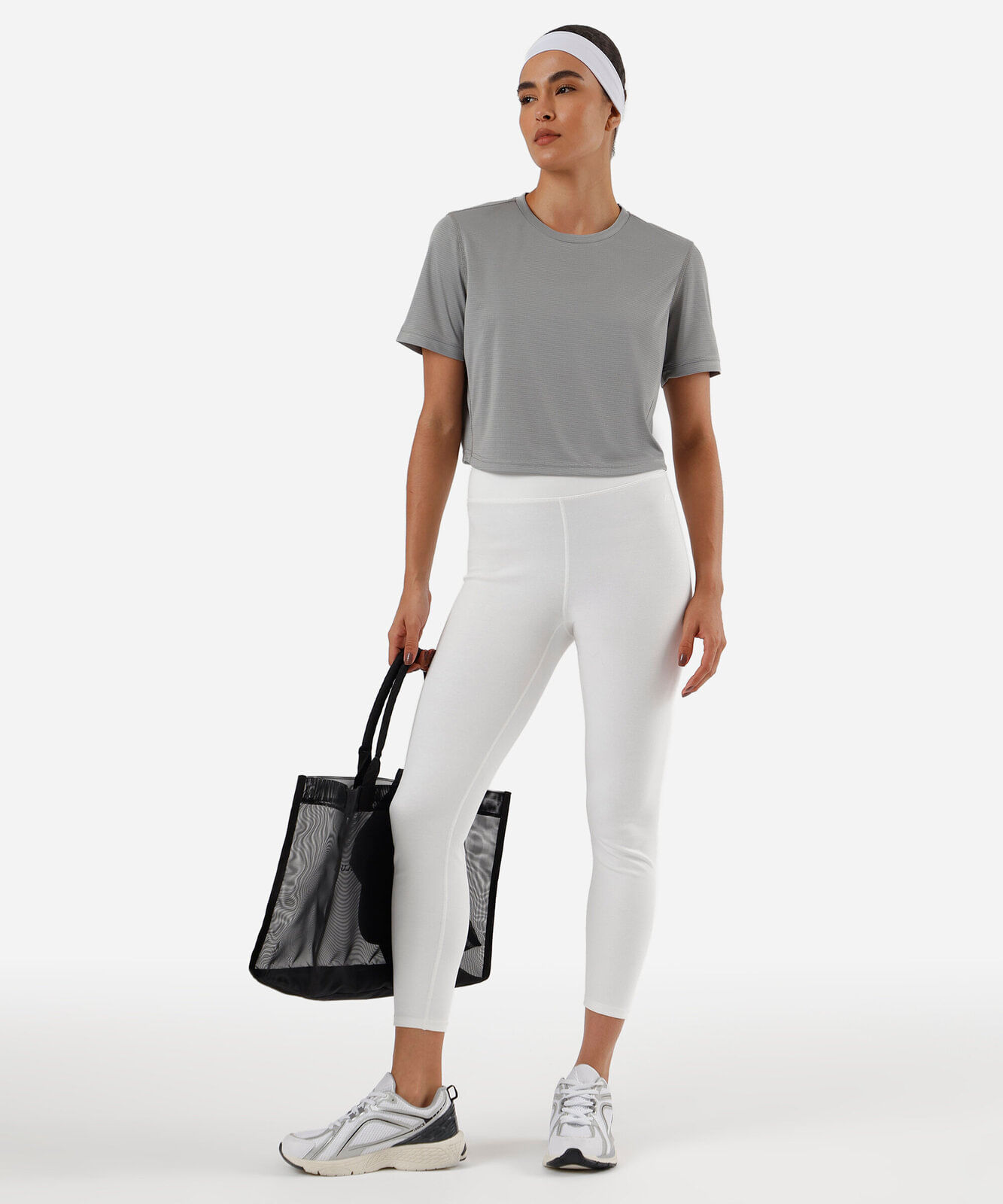 cropped feminino esportivo com refletivos cinza