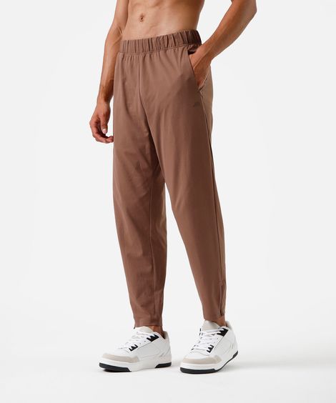 calça reta masculina esportiva com zíper na barra marrom